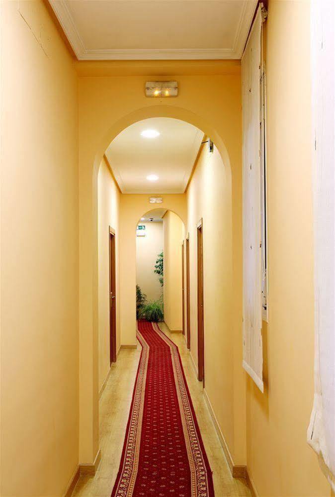 Hostal Silserranos Hotel Madrid Bagian luar foto