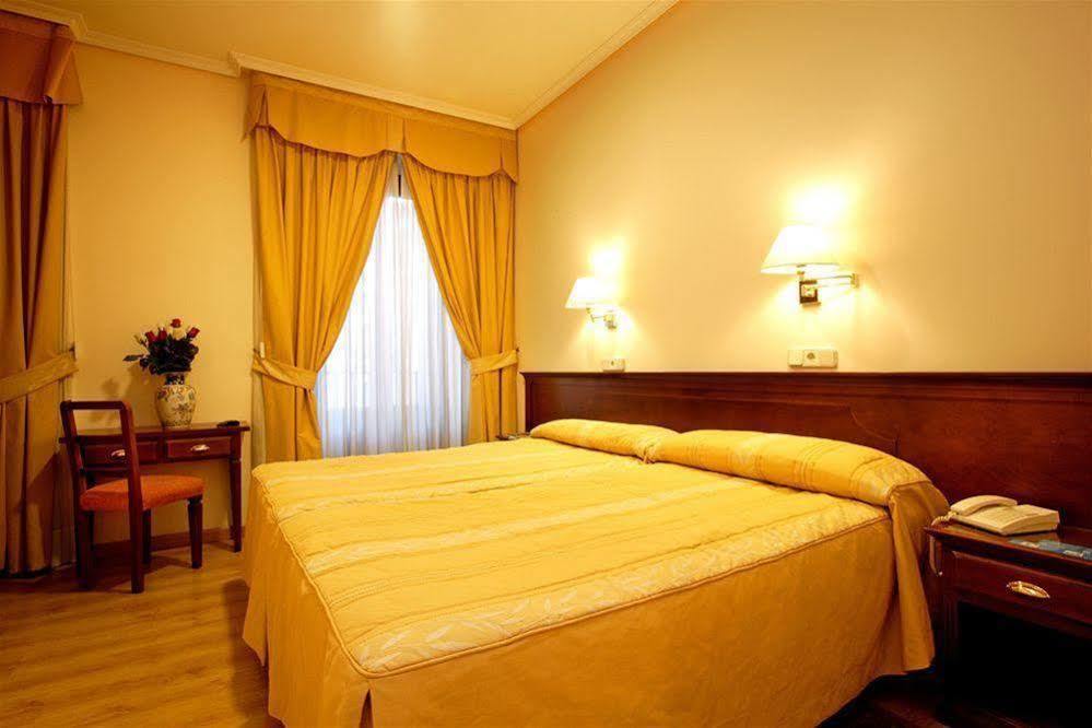 Hostal Silserranos Hotel Madrid Bagian luar foto